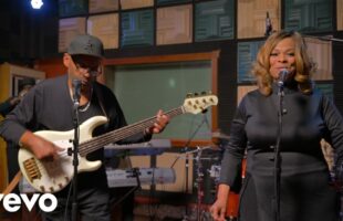 Johnny B. – Look To God ft. Dwayne Armstrong, Janice Peterson Townsend (Official Music Video)